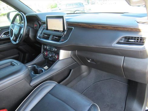 Used 2021 Chevrolet Tahoe Premier w/ Premium Package image 10