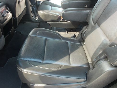 Used 2018 Chevrolet Suburban Premier RWD image 26