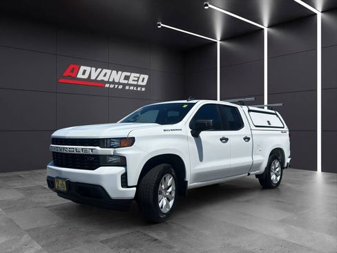 Used 2020 Chevrolet Silverado 1500 Custom w/ Custom Value Package AWD/4WD image 3