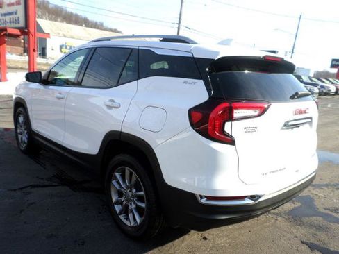 Used 2022 GMC Terrain SLT w/ Infotainment Package II image 7