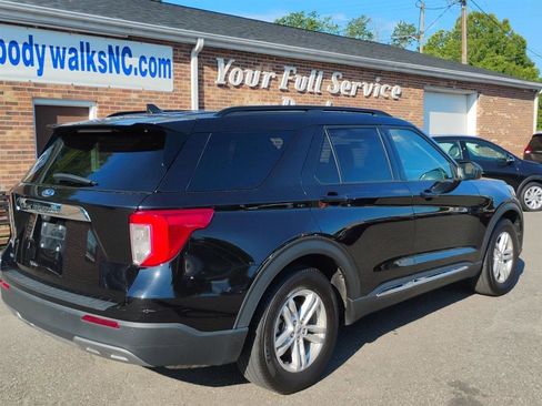 Used 2024 Ford Explorer XLT w/ Equipment Group 202A RWD image 5