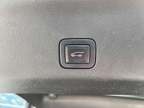Used 2022 Chevrolet Tahoe LT w/ Luxury Package AWD/4WD image 14