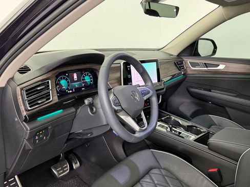 Used 2025 Volkswagen Atlas SEL Premium R-Line image 4