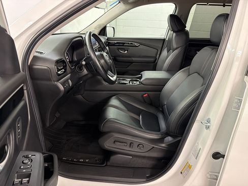 Certified 2025 Honda Pilot Touring image 5