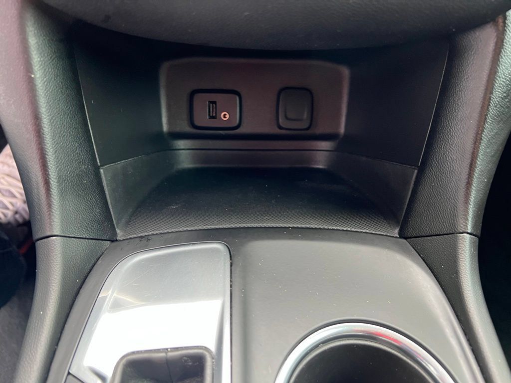 Used 2018 Chevrolet Equinox LT FWD image 34
