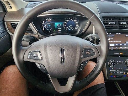 Used 2017 Lincoln MKC Reserve FWD image 17