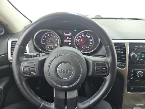 Used 2012 Jeep Grand Cherokee Laredo w/ Laredo E Group AWD/4WD image 5