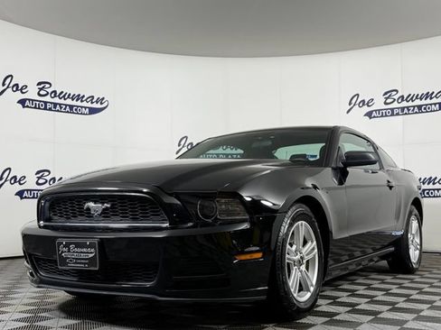 Used 2014 Ford Mustang Coupe RWD image 3
