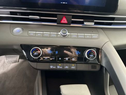 Certified 2024 Hyundai Elantra SEL image 23