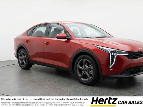 Used 2025 Kia K4 LXS image 1