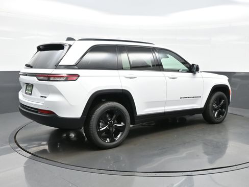 New 2025 Jeep Grand Cherokee Limited w/ Black Appearance Package image 6