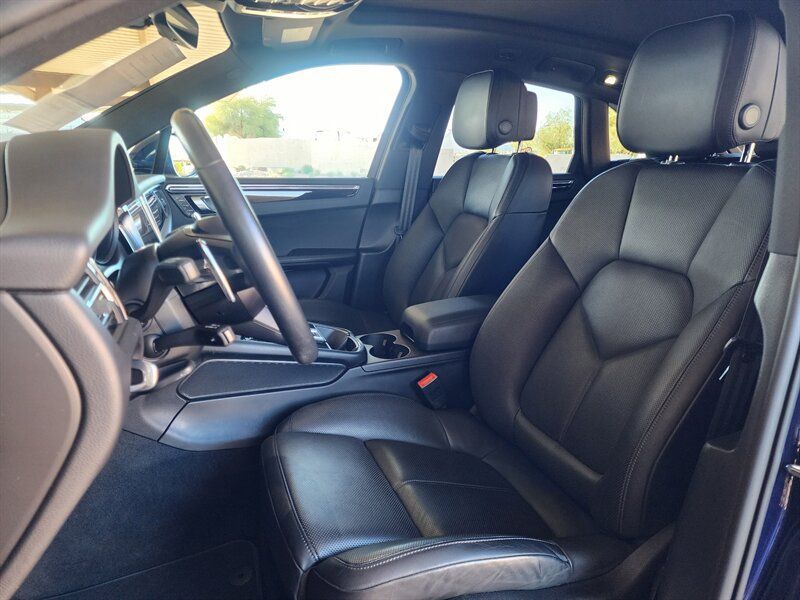 Used 2022 Porsche Macan AWD/4WD image 25