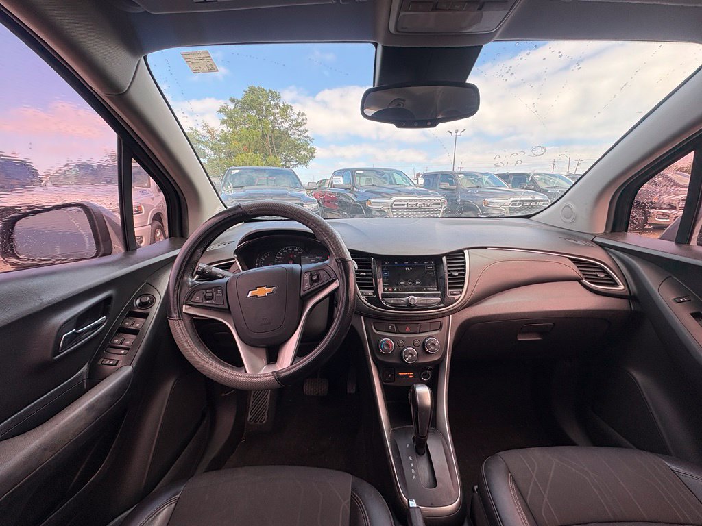 Used 2019 Chevrolet Trax LT w/ LT Convenience Package FWD image 24