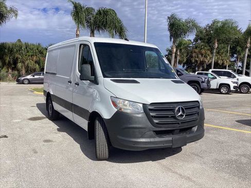 Used 2022 Mercedes-Benz Sprinter 1500 image 4