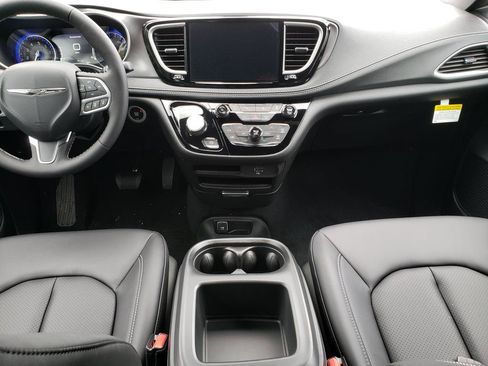 New 2026 Chrysler Pacifica Select AWD/4WD image 17