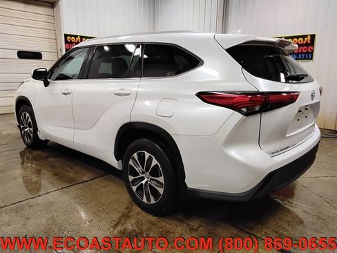 Used 2022 Toyota Highlander XLE image 6