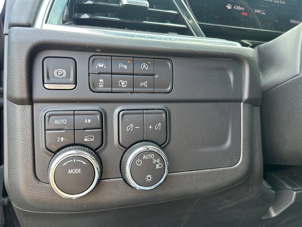 Used 2025 Chevrolet Suburban LT AWD/4WD image 19