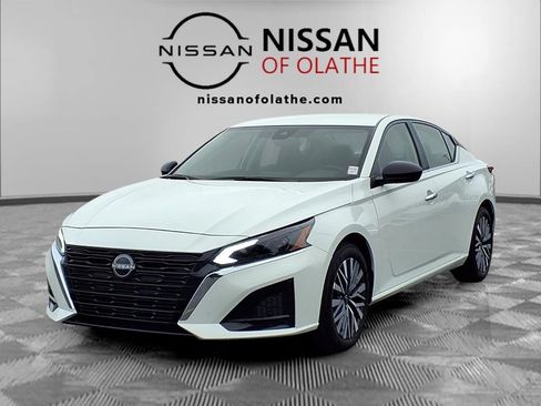 Used 2025 Nissan Altima 2.5 SV FWD image 1