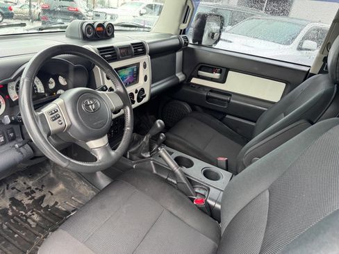 Used 2010 Toyota FJ Cruiser 4WD image 11