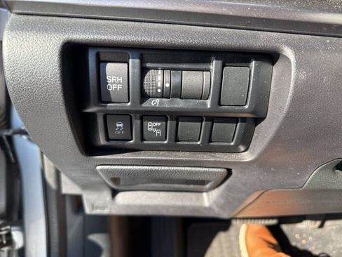 Used 2017 Subaru Impreza 2.0i Limited w/ Moonroof/BSD & Rcta/Eyesight image 16