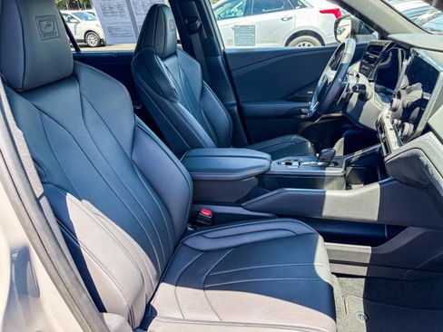 Used 2025 Lexus TX 500h AWD w/ Technology Package image 15