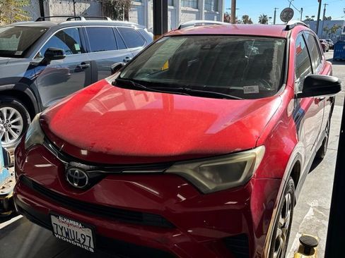 Used 2017 Toyota RAV4 LE image 2