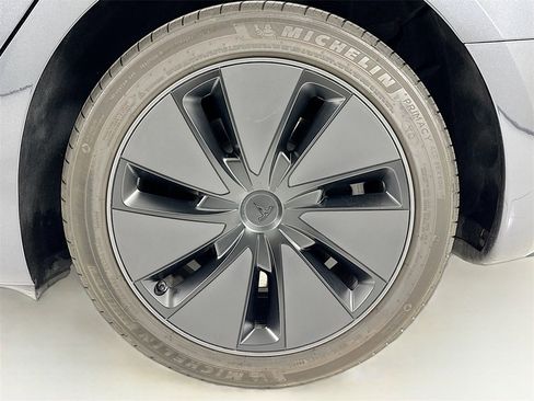 Used 2025 Tesla Model 3 Long Range image 33