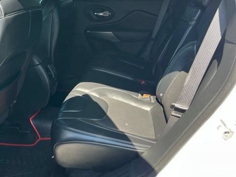 Used 2019 Jeep Cherokee Latitude Plus AWD/4WD image 29