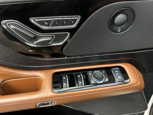 Used 2024 Lincoln Aviator Reserve AWD/4WD image 11