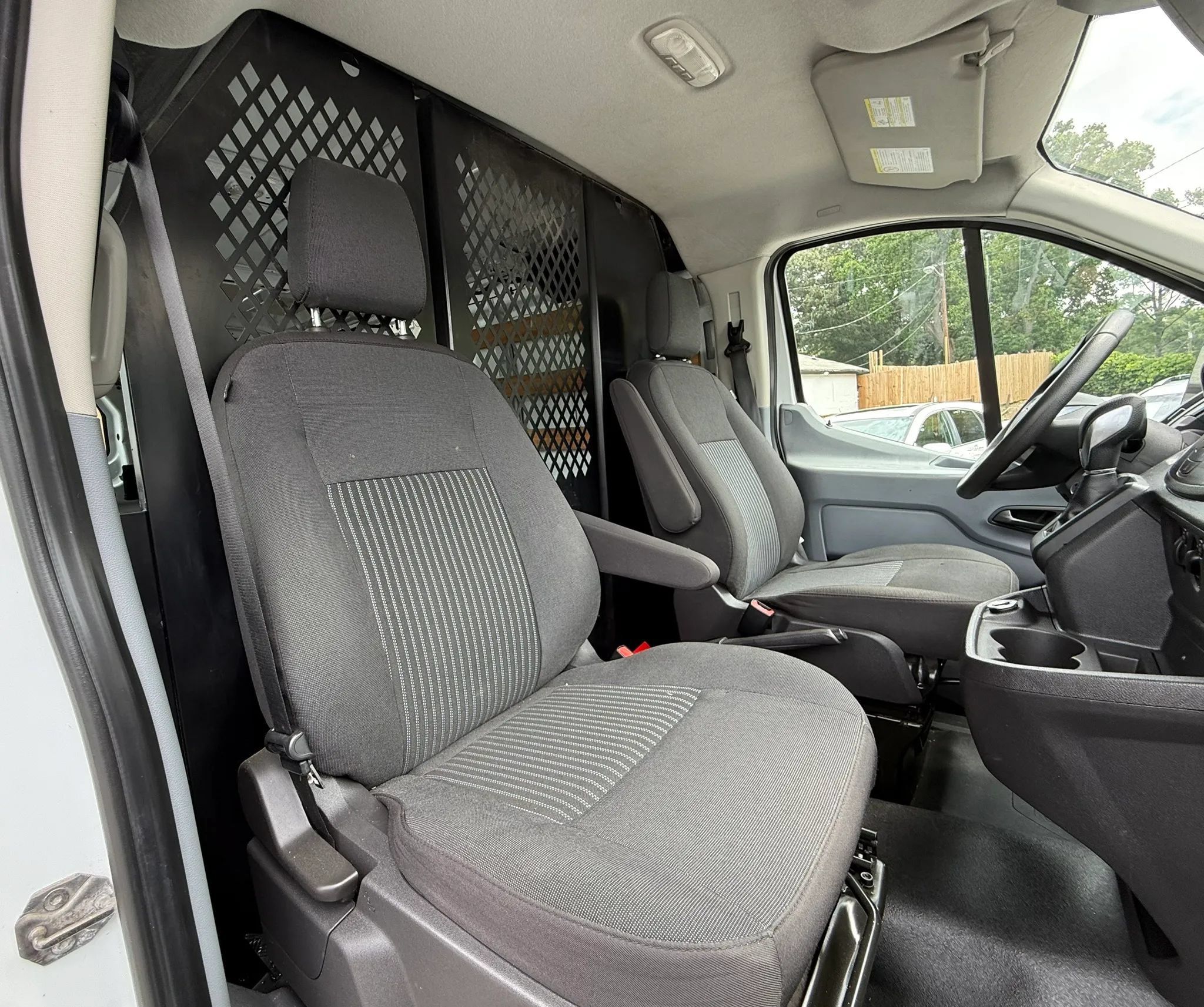 Used 2019 Ford Transit 250 130 Low Roof w/ Exterior Upgrade Package RWD image 9