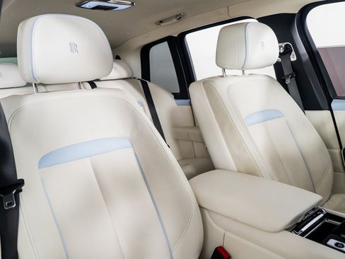 Used 2023 Rolls-Royce Cullinan Black Badge image 26