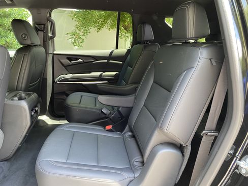 Used 2026 Chevrolet Traverse LT w/ Midnight/Sport Edition FWD image 36