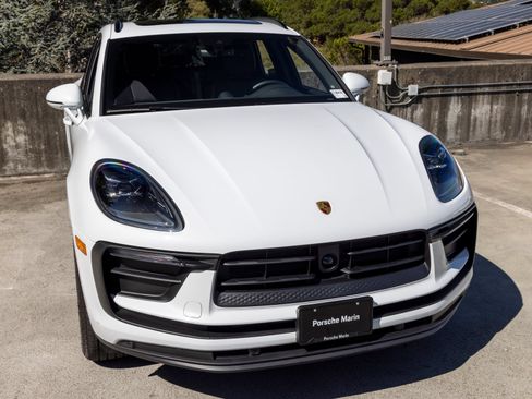 Certified 2026 Porsche Macan AWD/4WD image 16