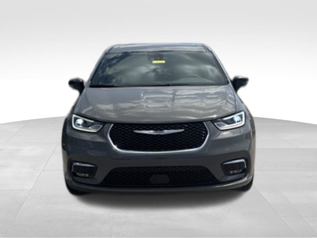 Used 2025 Chrysler Pacifica Select AWD/4WD image 8