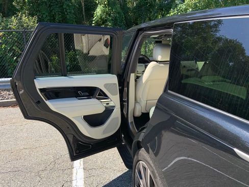 Certified 2023 Land Rover Range Rover SE image 12