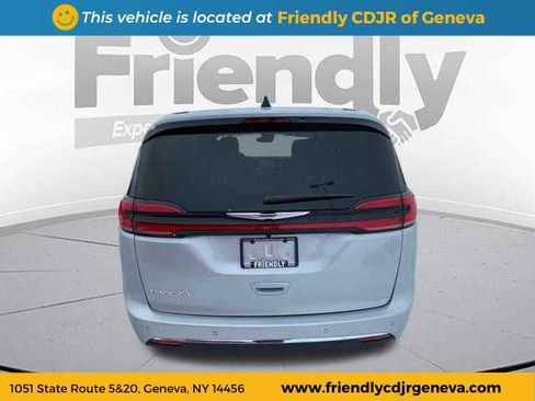 New 2026 Chrysler Pacifica Select image 6