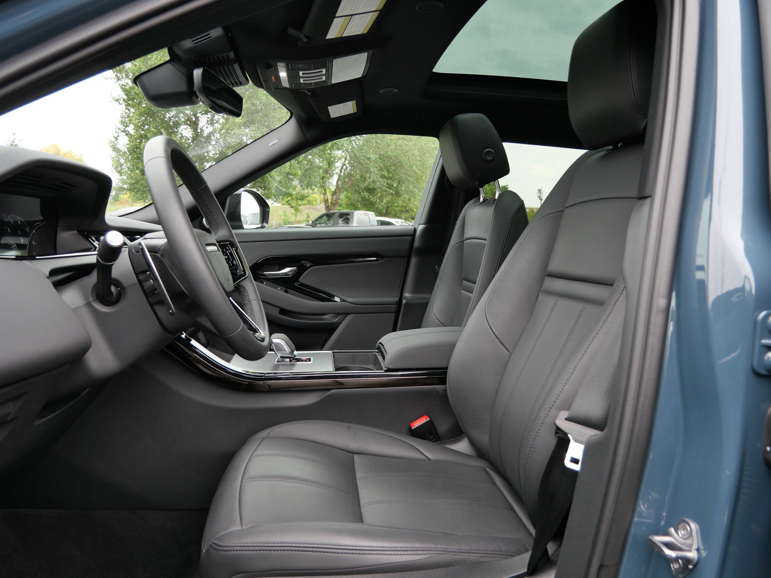 Used 2026 Land Rover Range Rover Evoque S AWD/4WD image 12