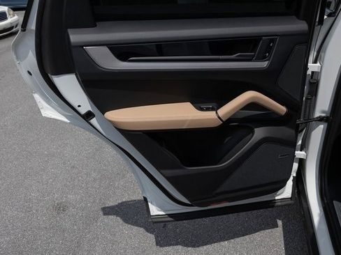 Used 2024 Porsche Cayenne image 17