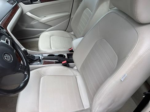 Used 2013 Volkswagen Passat 2.5 SEL FWD image 7