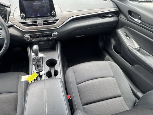 Used 2025 Nissan Altima 2.5 SV FWD image 15