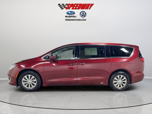 Used 2018 Chrysler Pacifica Touring Plus FWD image 10