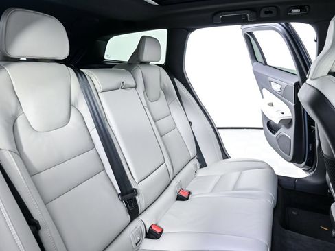 Certified 2025 Volvo V60 B5 Cross Country Ultra image 24