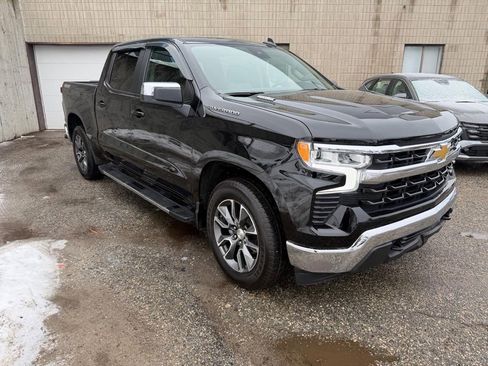 Used 2023 Chevrolet Silverado 1500 LT w/ Leather Package image 8