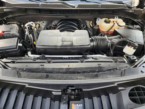 Used 2025 Chevrolet Suburban Premier RWD image 32