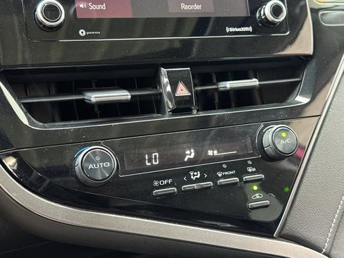 Used 2021 Toyota Camry SE FWD image 18