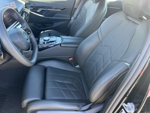 Used 2025 BMW i5 eDrive40i image 17