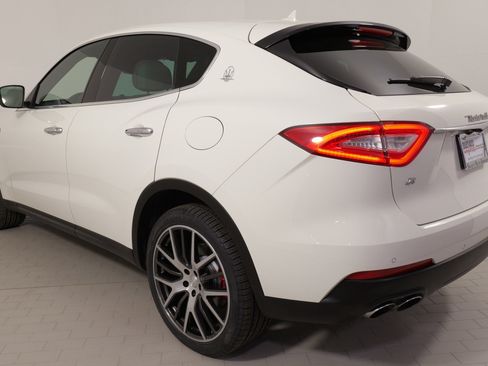 Used 2018 Maserati Levante image 14