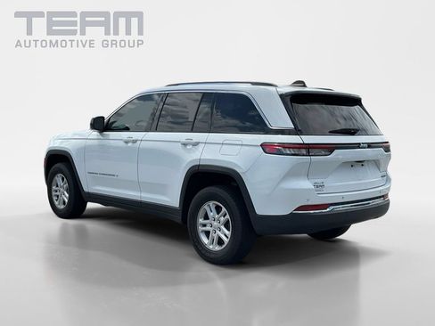 Used 2023 Jeep Grand Cherokee Laredo AWD/4WD image 5