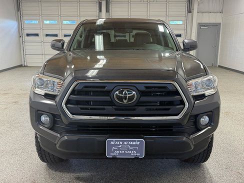 Used 2019 Toyota Tacoma SR5 AWD/4WD image 7
