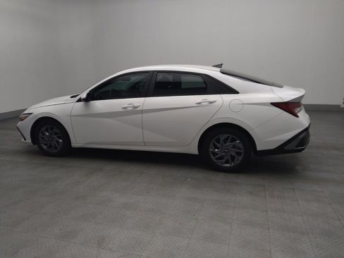 Used 2024 Hyundai Elantra SEL image 3